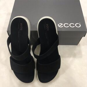 Ecco Yuma black sandals